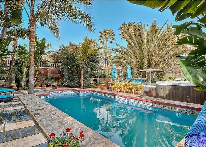 Majestic Villa By The Beach Heated Private Pool & Jacuzzi