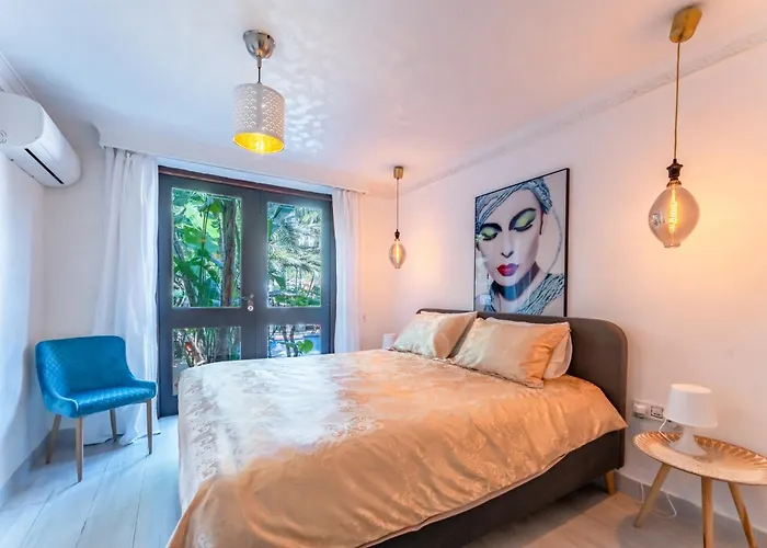 Majestic Villa By The Beach Heated Private Pool & Jacuzzi